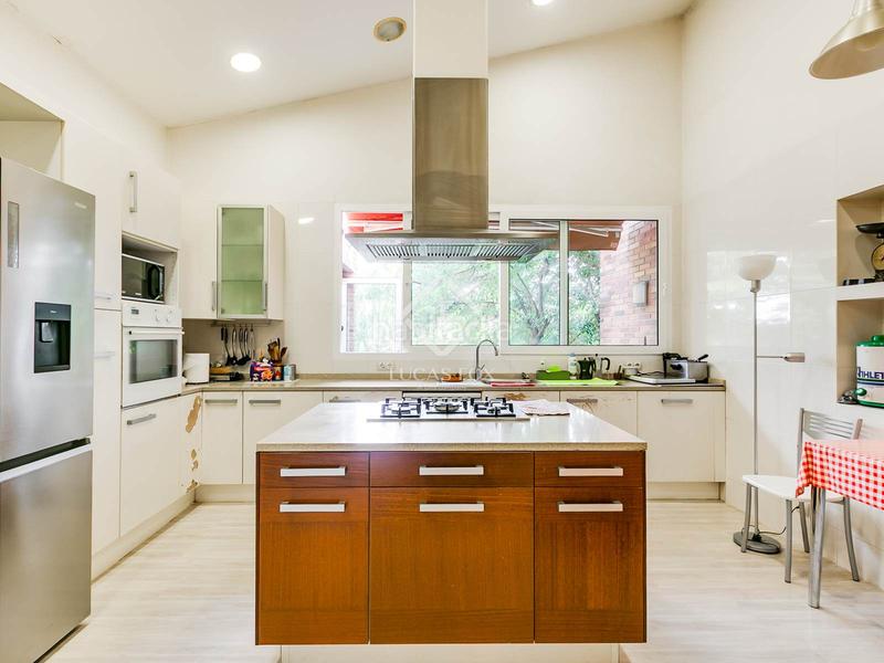 Foto 003f6db8-7c51-4ec0-878f-7e87b00378a8. Xalet amb calefacció piscina a urbanización La Moraleja La Moraleja