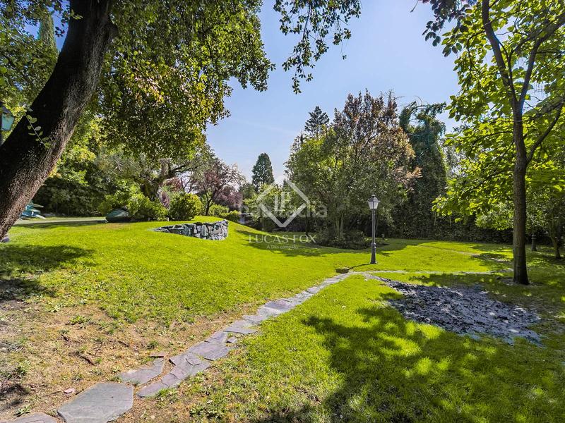 Foto 5b1e6011-16ef-4ae5-89e9-bbcfd148b75c. Xalet amb calefacció piscina a urbanización La Moraleja La Moraleja