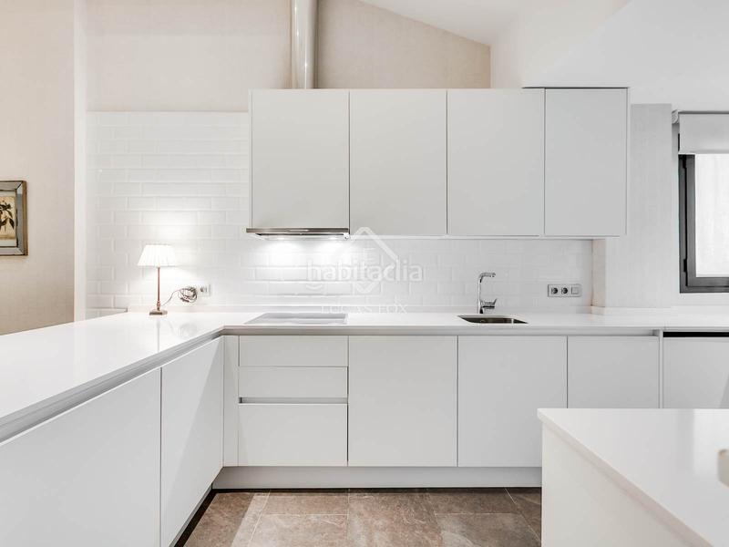 Foto 3f7c693f-9fcf-4034-956b-8162e1c86a43. Àtic amb aparcament a Cortes-Huertas Madrid