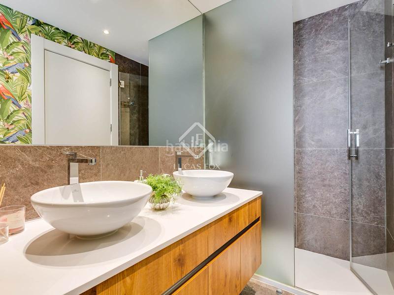 Foto 9f9dbfc7-9b12-43ee-97f2-5e4869a55847. Àtic amb aparcament a Cortes-Huertas Madrid