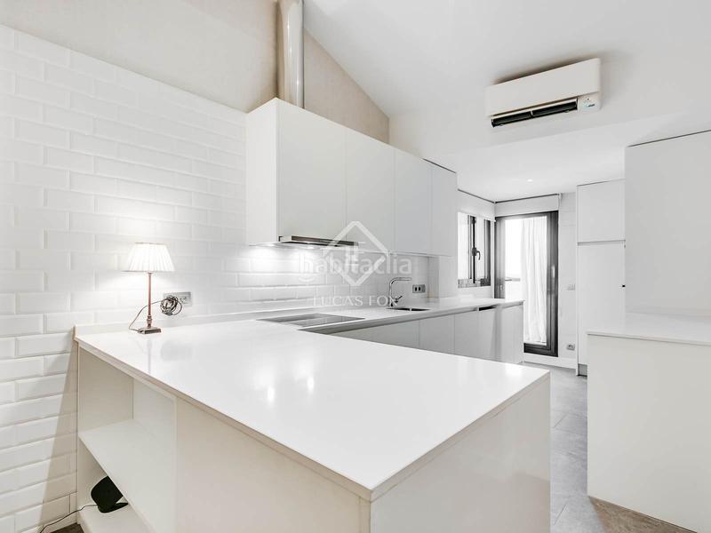 Foto d894f383-ee68-460b-99f1-1c3570b91dbe. Àtic amb aparcament a Cortes-Huertas Madrid