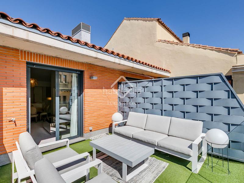 Foto e6325603-b615-44e0-9b23-d9abf8768093. Àtic amb aparcament a Cortes-Huertas Madrid