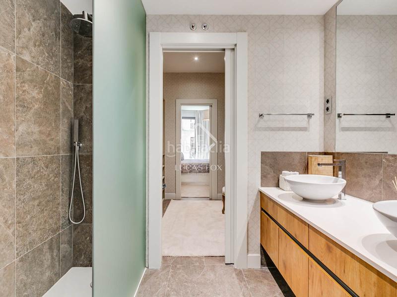 Foto ec3a46e3-fd42-465c-a85b-d648e1b66e0b. Àtic amb aparcament a Cortes-Huertas Madrid