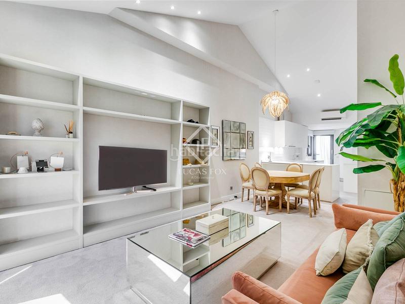 Foto fee07f88-22a5-43d8-a847-155345e0bef7. Àtic amb aparcament a Cortes-Huertas Madrid