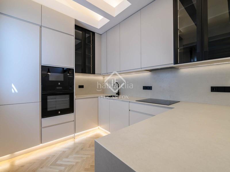 Foto 2bfd4dfc-6b84-4796-aa74-03657d10eb4c. Piso  recién reformado de 2 dormitorios con aparcamiento para residentes opcional en venta en Trafalgar, en Madrid
