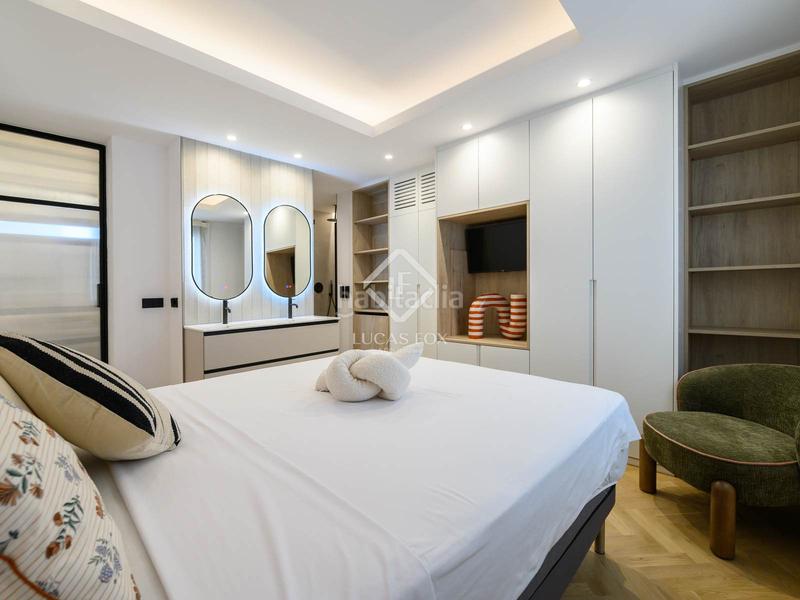 Foto 3faaea0a-5886-4905-9e66-a2c05c7114f0. Piso  recién reformado de 2 dormitorios con aparcamiento para residentes opcional en venta en Trafalgar, en Madrid