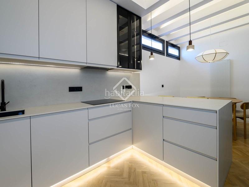 Foto 537a5250-837d-4d03-8481-bee0d596ddf8. Piso  recién reformado de 2 dormitorios con aparcamiento para residentes opcional en venta en Trafalgar, en Madrid