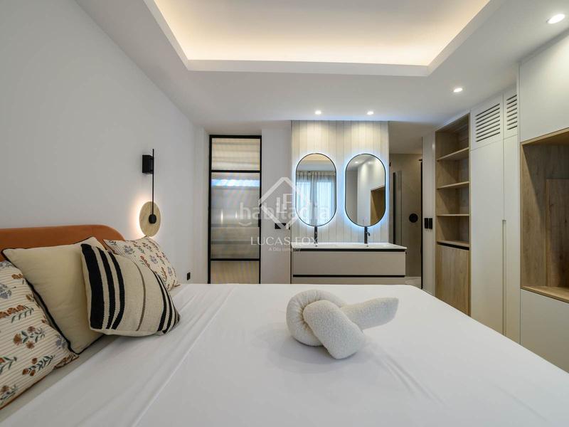 Foto 78b5610e-d3d1-4823-ae08-06d78feb7c44. Piso  recién reformado de 2 dormitorios con aparcamiento para residentes opcional en venta en Trafalgar, en Madrid