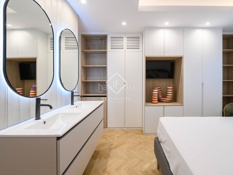 Foto d108e887-96e2-4d0a-b20e-eaf0d1b6ef83. Piso  recién reformado de 2 dormitorios con aparcamiento para residentes opcional en venta en Trafalgar, en Madrid