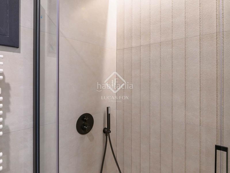 Foto db8001d8-2f4b-41b5-846a-8ca756bc93a4. Piso  recién reformado de 2 dormitorios con aparcamiento para residentes opcional en venta en Trafalgar, en Madrid