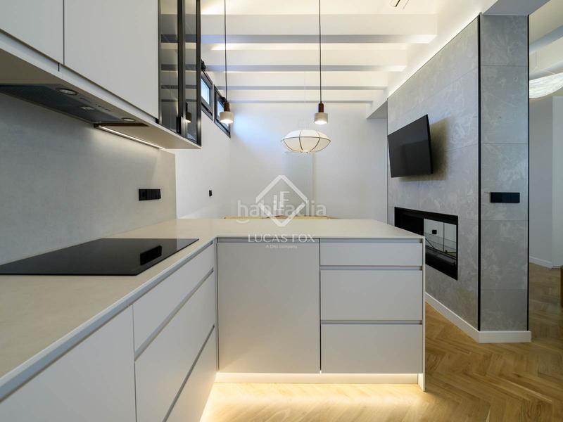 Foto f3b0625a-5ec2-4b07-aee1-cd7a2e54eb77. Piso  recién reformado de 2 dormitorios con aparcamiento para residentes opcional en venta en Trafalgar, en Madrid