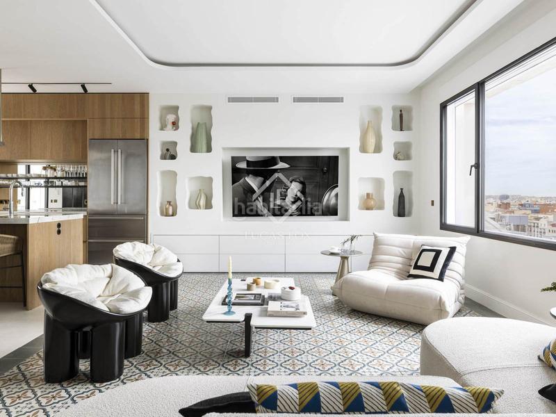 Foto 1fd5e14b-13a0-4e0d-9ead-ee3e4c8dd666. Piso lujoso ático en venta con visitas a y con plaza de garaje en finca en el barrio de salamanca en Madrid
