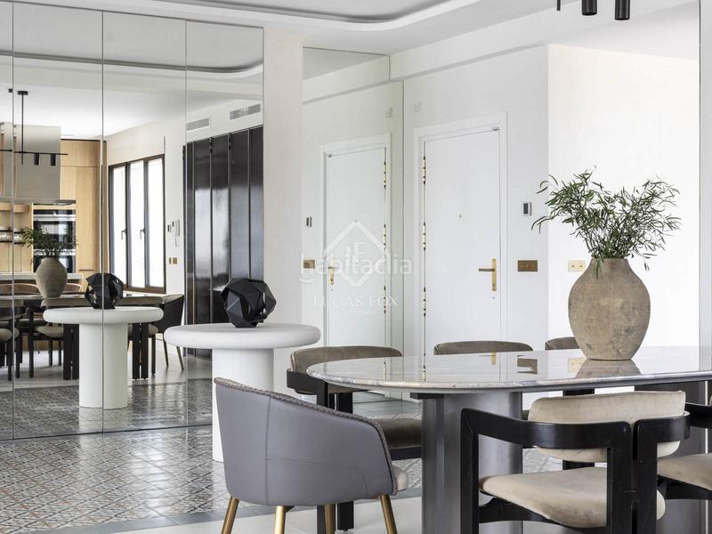 Foto eb39bce6-1f35-4d9a-9432-8d4d40fdf2ec. Piso lujoso ático en venta con visitas a y con plaza de garaje en finca en el barrio de salamanca en Madrid