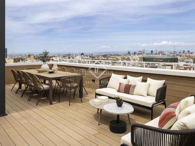 Foto f4bcd8f4-61c0-4dc5-8a8a-b6a81864882d. Piso lujoso ático en venta con visitas a y con plaza de garaje en finca en el barrio de salamanca en Madrid