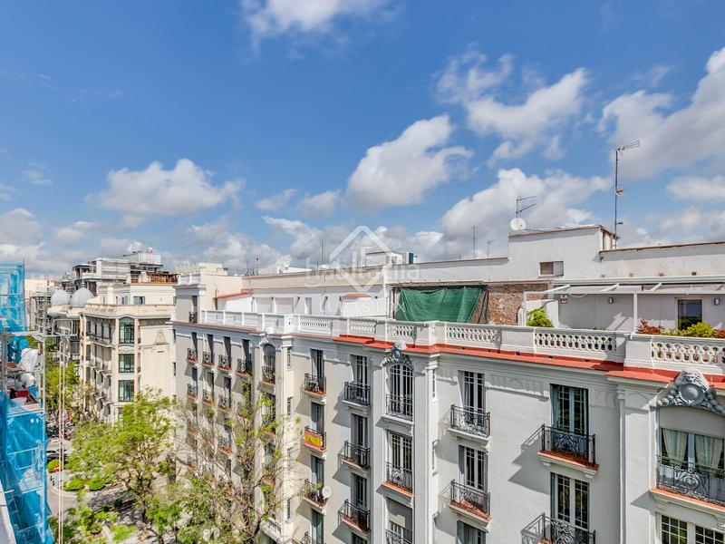 Foto 3976ebd2-c692-44a0-8681-dd92745e3ab6. Piso  en excelentes condiciones de 2 dormitorios con terraza de 18 m en venta en Recoletos, en Madrid