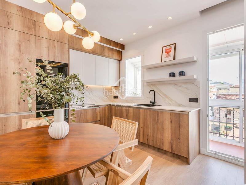 Foto 9efd4b92-ddca-410b-82e6-fdf3cb782a6a. Piso  en excelentes condiciones de 2 dormitorios con terraza de 18 m en venta en Recoletos, en Madrid