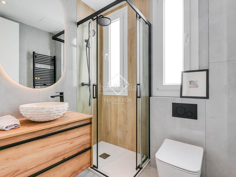 Foto c864524f-9735-4d84-b61c-df8be99aa899. Piso  en excelentes condiciones de 2 dormitorios con terraza de 18 m en venta en Recoletos, en Madrid