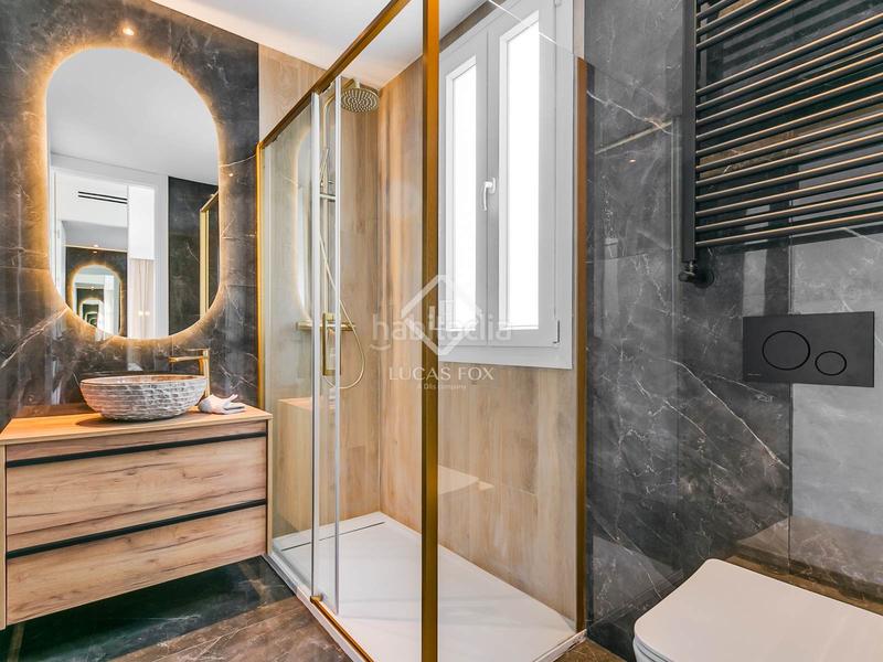 Foto f5a90af2-8973-4b90-a438-cafae28662c3. Piso  en excelentes condiciones de 2 dormitorios con terraza de 18 m en venta en Recoletos, en Madrid