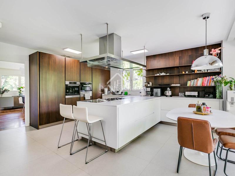 Foto 0733aa6a-7e9e-4b2d-80fe-059a0d8a53d5. Xalet amb calefacció piscina a urbanización La Moraleja La Moraleja