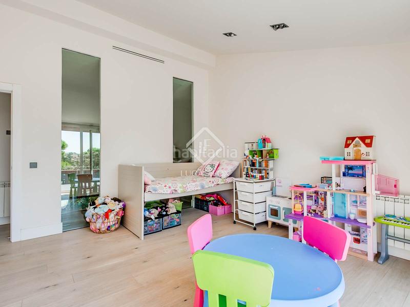 Foto 14cf961d-d2a6-489c-901a-191a5e7b4325. Xalet amb calefacció piscina a urbanización La Moraleja La Moraleja