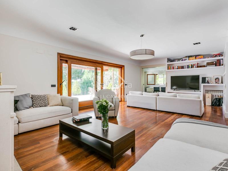 Foto 47cdb77e-6bae-41ad-9daf-cce7e2843a8e. Xalet amb calefacció piscina a urbanización La Moraleja La Moraleja