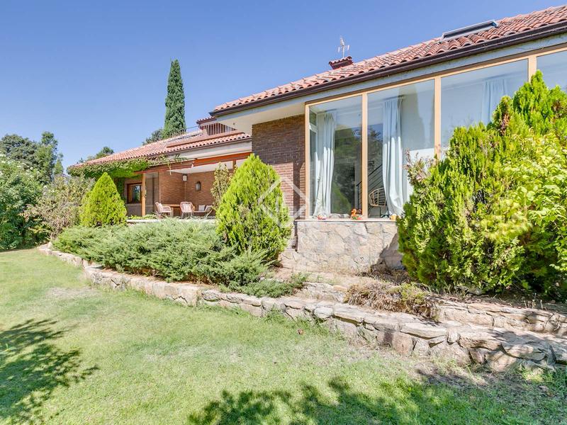 Foto 73844984-2a72-49a9-b59d-1fbc7d40a85e. Xalet amb calefacció piscina a urbanización La Moraleja La Moraleja