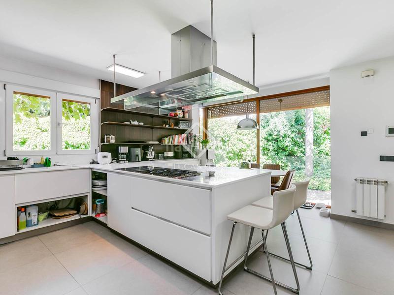 Foto b4692f84-37e7-4536-bc57-701ffc37535c. Xalet amb calefacció piscina a urbanización La Moraleja La Moraleja