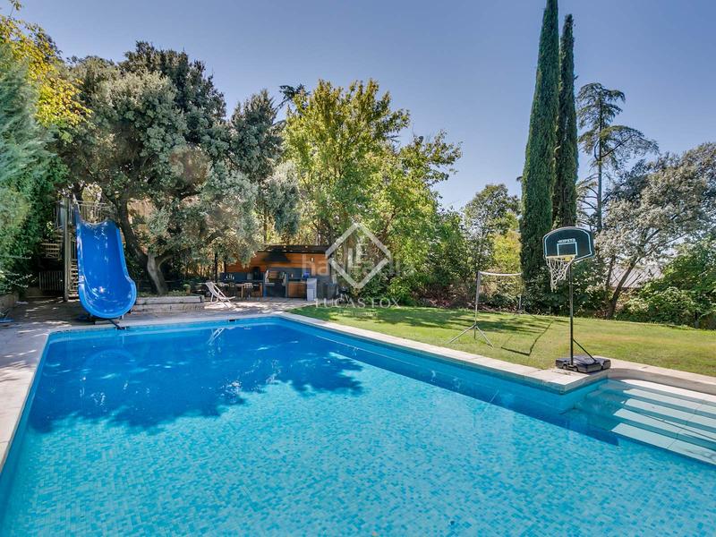 Foto bde0b8f4-ee42-49a7-8bcd-cb3dc120c9e6. Xalet amb calefacció piscina a urbanización La Moraleja La Moraleja