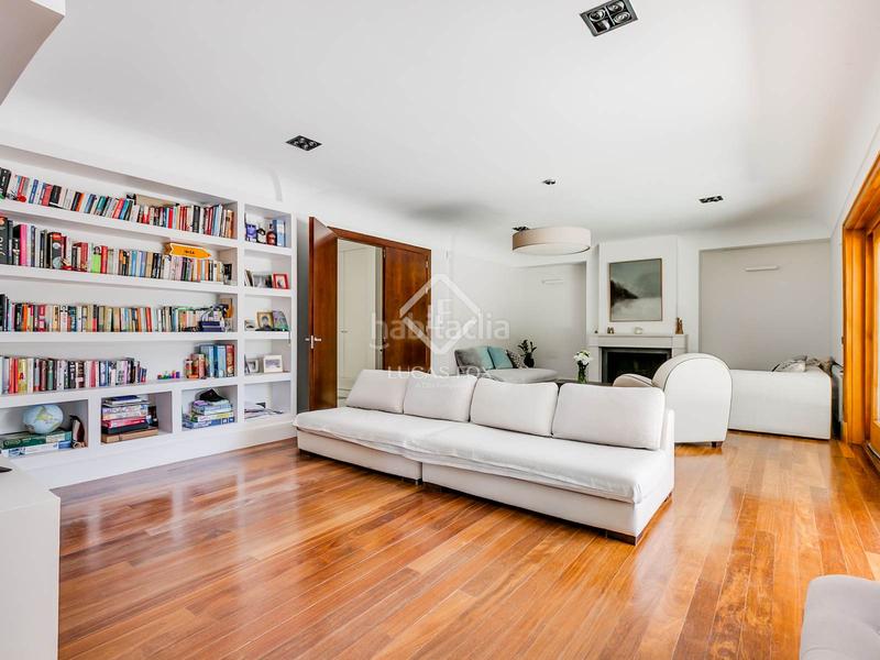 Foto f114bbbb-dd7e-4656-baa0-3ea300a8cca7. Xalet amb calefacció piscina a urbanización La Moraleja La Moraleja