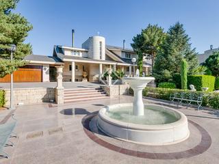 Xalet a Santo Domingo. Espectacular villa con vistas impresionantes en venta en santo d