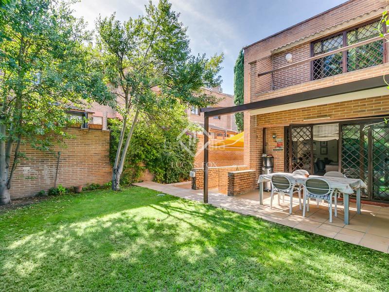 Foto 15b3b617-edee-4284-995c-c1c1337aa906. Chalet avec chauffage parking piscine dans el soto de La Moraleja La Moraleja