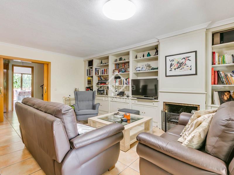 Foto 49a628fa-caf1-4e55-89cd-563bc2caa991. Chalet avec chauffage parking piscine dans el soto de La Moraleja La Moraleja