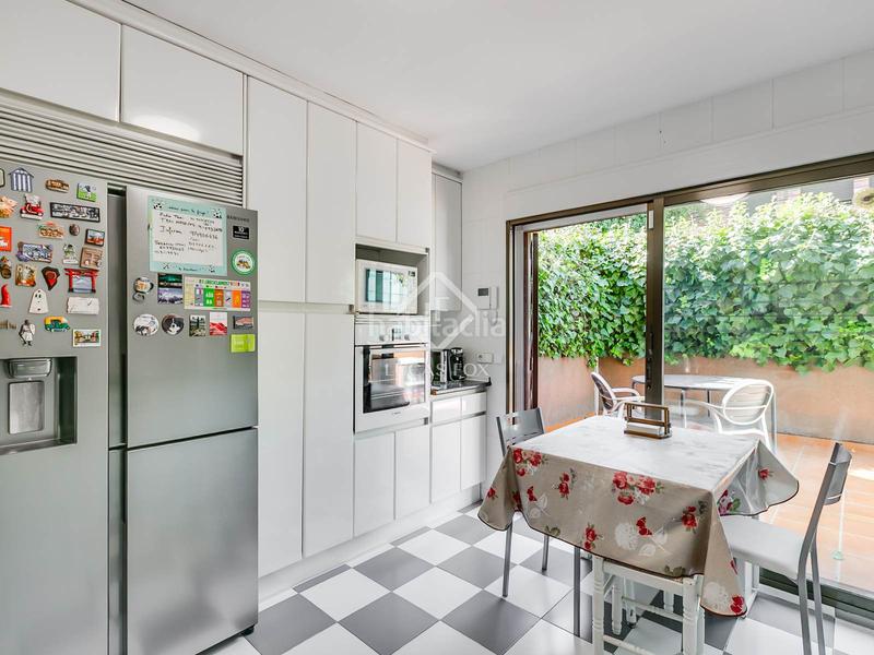 Foto ef9d1f84-a853-450a-b874-05bf67c63698. Chalet avec chauffage parking piscine dans el soto de La Moraleja La Moraleja