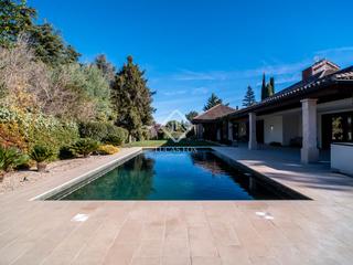 Xalet a Urbanización La Moraleja. Espectacular villa de una sola planta con una excelente reforma