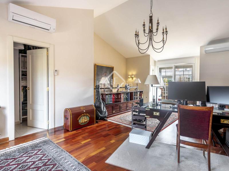 Foto 5b5728bc-7b3b-4bd3-9fd0-cb6fcdacb8c9. Chalet con riscaldamento parcheggio piscina in Palomas Madrid