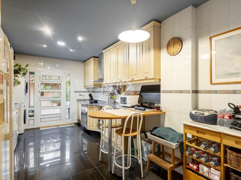 Foto a953d28b-ae5b-4f30-a8ec-8225b736b402. Chalet con riscaldamento parcheggio piscina in Palomas Madrid