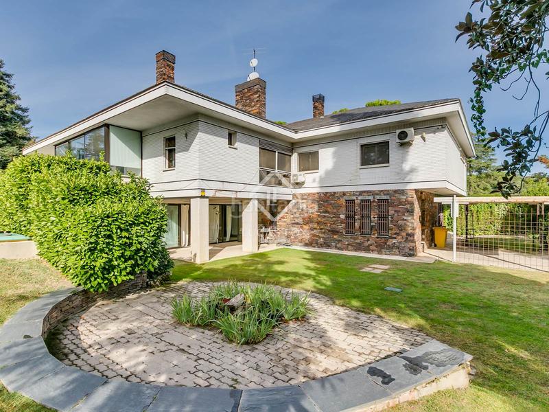 Foto 12412375-260e-4bd3-8954-d3da8f6d83e8. Xalet amb piscina a urbanización La Moraleja La Moraleja