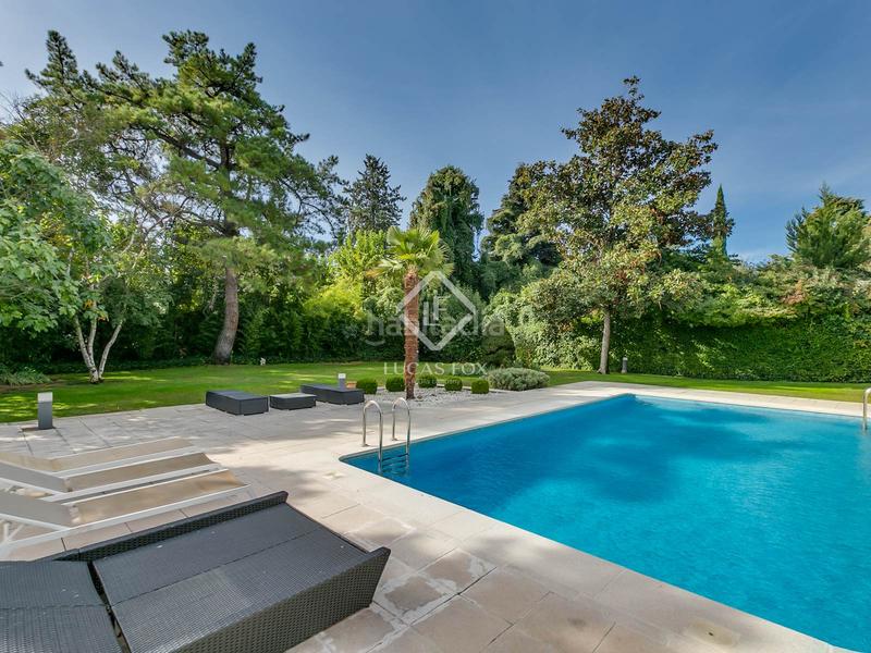 Foto 1b19d109-a539-463d-868a-2ac4c4c3a18b. Xalet amb piscina a urbanización La Moraleja La Moraleja