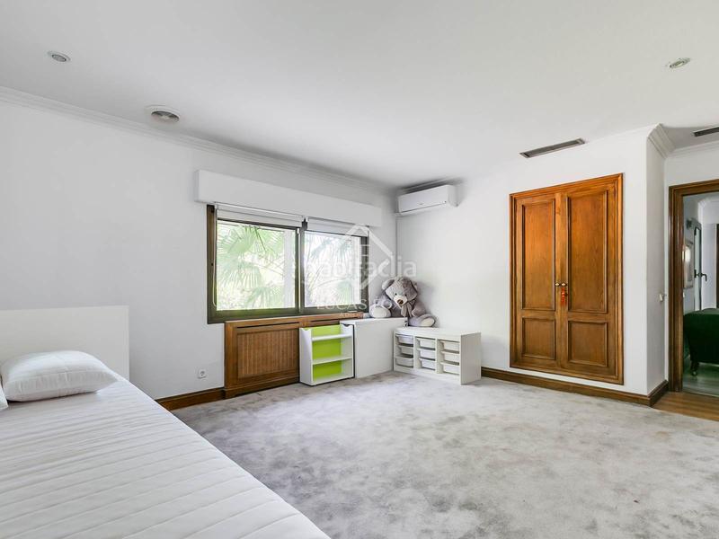 Foto 2c253937-26f2-43ae-8503-6ba4c172bb5f. Xalet amb piscina a urbanización La Moraleja La Moraleja