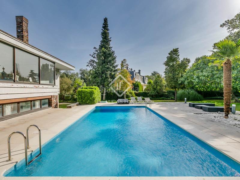 Foto 4a9cbd39-4ba8-4157-b60f-a3bc12c3ba4d. Xalet amb piscina a urbanización La Moraleja La Moraleja