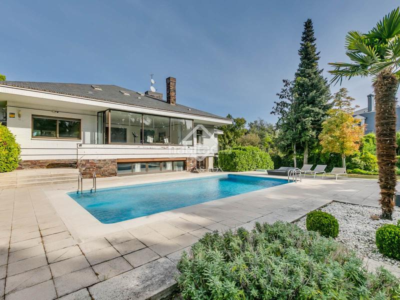 Foto 60f39f62-f346-456d-9d1e-08ec545a21a0. Xalet amb piscina a urbanización La Moraleja La Moraleja