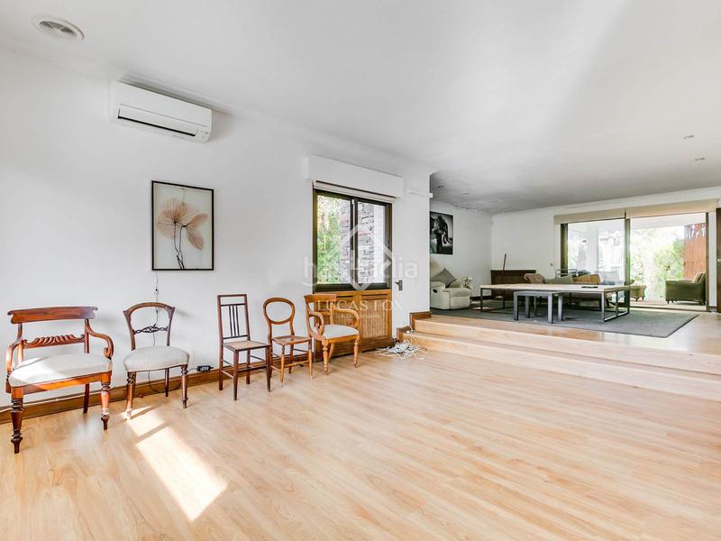 Foto 7a2dbc1d-71af-4f6a-ab46-35cf75168689. Xalet amb piscina a urbanización La Moraleja La Moraleja