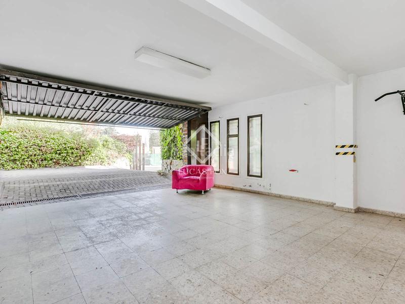 Foto bd155658-b1ba-433a-bfc7-ac0e5dc606ea. Xalet amb piscina a urbanización La Moraleja La Moraleja