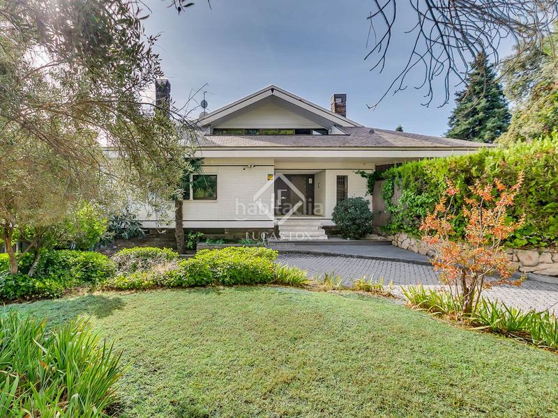 Foto e5b93e3f-55bd-49fb-9b15-4e91cffb7fd0. Xalet amb piscina a urbanización La Moraleja La Moraleja