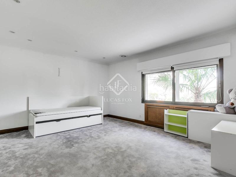 Foto ef64d56e-7358-44ba-87de-3f8c4d9d4078. Xalet amb piscina a urbanización La Moraleja La Moraleja