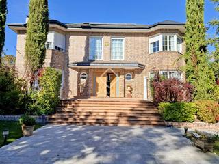 Chalet à Fuente del Fresno. Excepcional propiedad en urbanización fuente del fresno