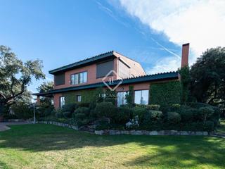 Chalet à Ciudalcampo. Gran chalet individual de 6 dormitorios en venta en ciudalcampo