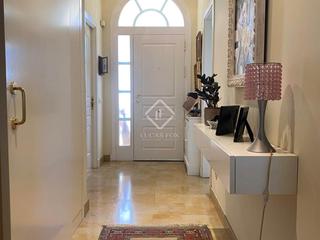 Xalet en Encinar de los Reyes. Casa de 4 dormitorios en venta en la moraleja, madrid