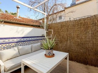 Xalet a Fuente del Berro. Casa en excelentes condiciones de 5 dormitorios en venta en fuen