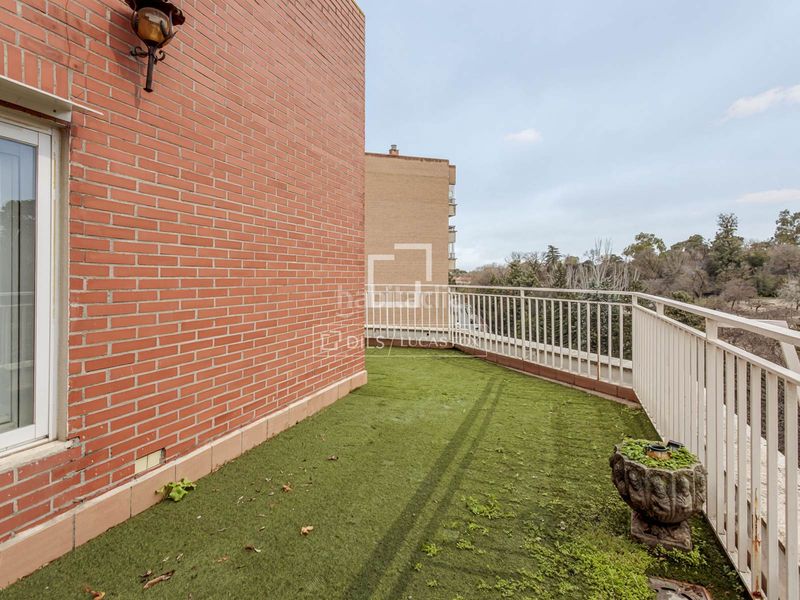 Ático luminoso con 2 dormitorios, terraza y excelentes vistas al retiro en venta en Jerónimos, en Madrid - Imagen 31